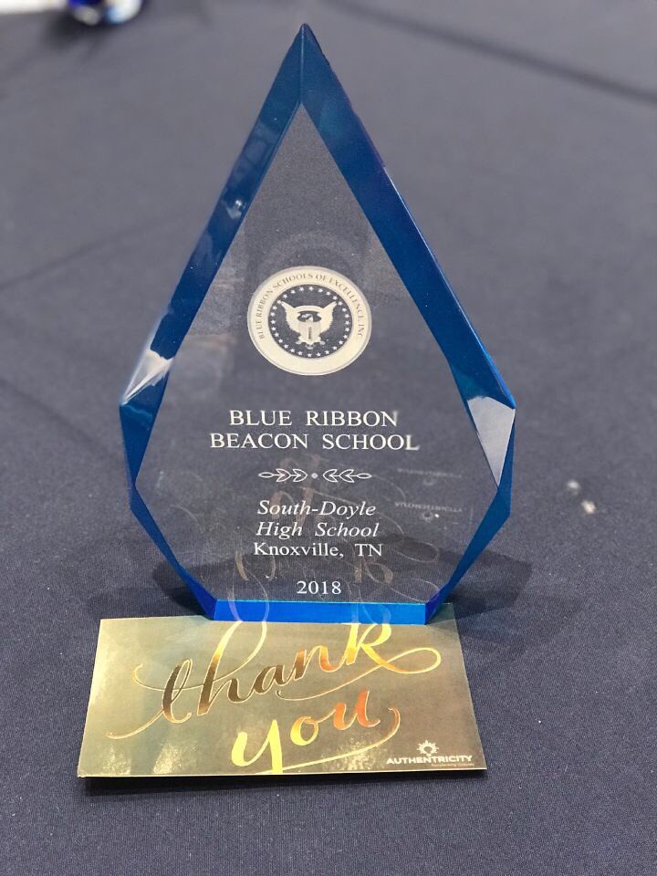 LNSTEM_MrAllen's tweet photo. Proud to be a part of this great faculty and having been recognized at the Blue Ribbon Schools of Excellence Conference as a Blue Ribbon Beacon School. #RYG #OneTribe @KnoxSchools https://t.co/29tNvVpJLH