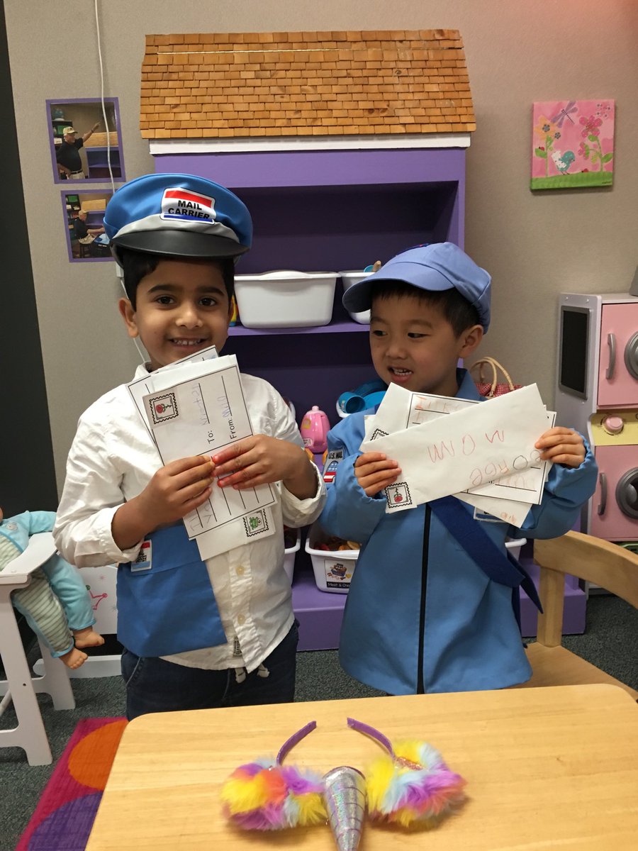 Little postal workers hard at work!💜