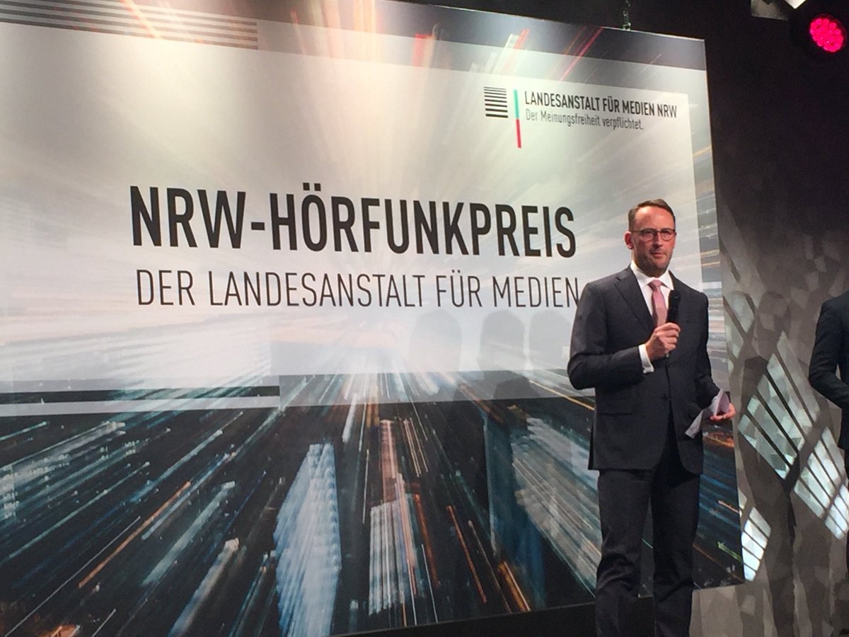 LFMNRW's tweet photo. LFM-NRW Direktor Tobias Schmid eröffnet den #hfp18 Viel Erfolg allen Nominierten! https://t.co/G30qTf0iKm