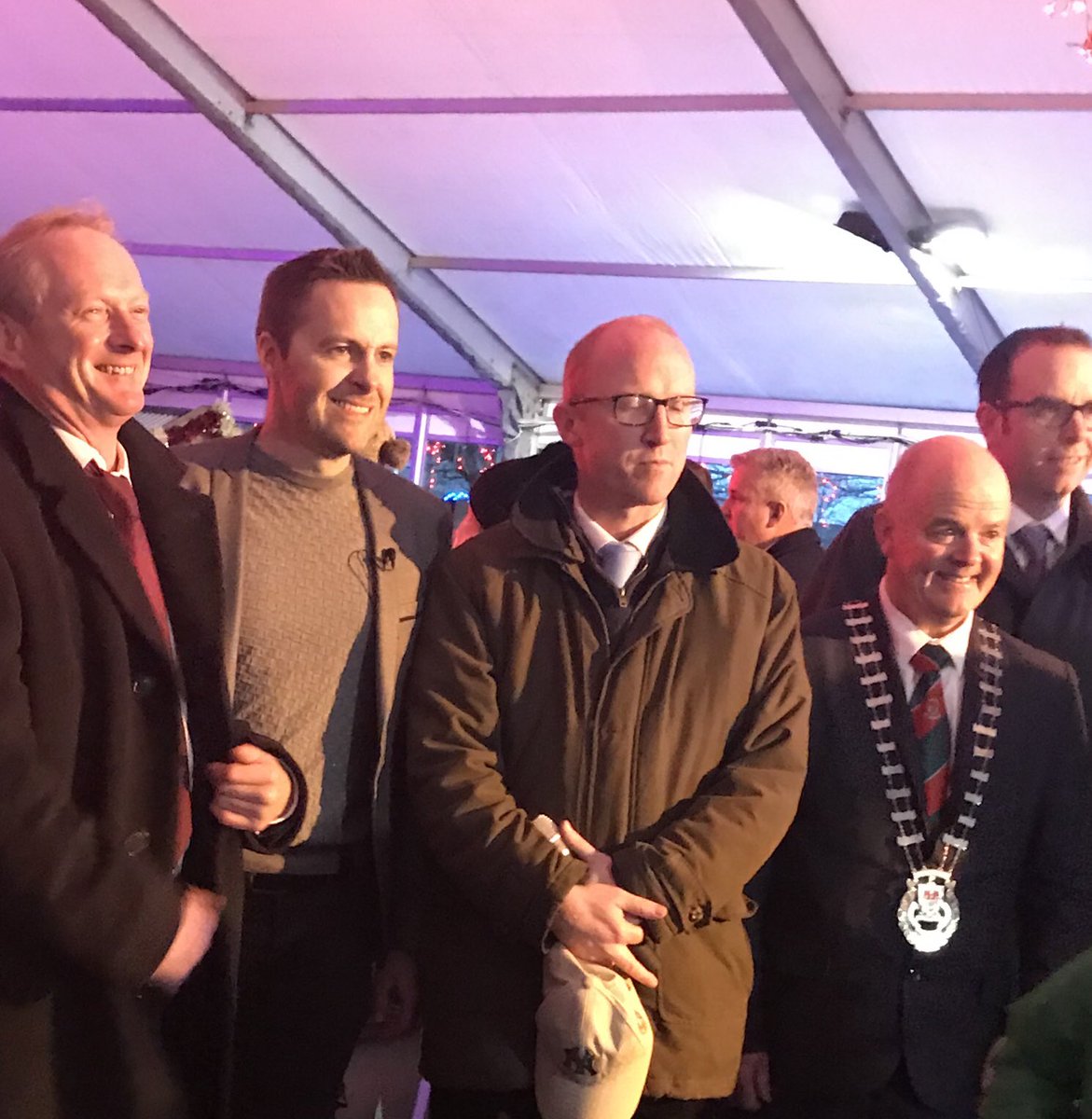 acallaboutsales's tweet photo. #WellDone to Bernard Hughes of @thecontel for MC tonight #MayoOnIce #Fab #ChristmasExperience #Castlebar https://t.co/njhmkYf1s0