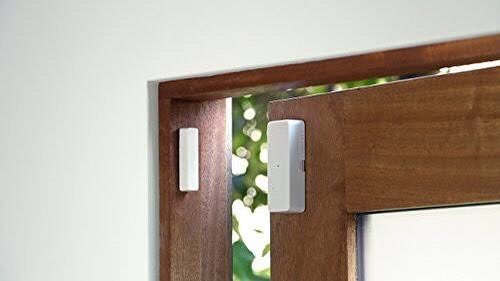 MyControl_Home's tweet image. 🚪📲 ¡¡¡Con los sensores de puertas y ventanas podrás monitorear y recibir notificaciones cuando se abran!!!  

¡Ideales para personas que están fuera de casa por tiempos largos o de vacaciones! 

 #casasinteligentes #smarthome #sensores #puertas #ventanas #domotica #tecnologia