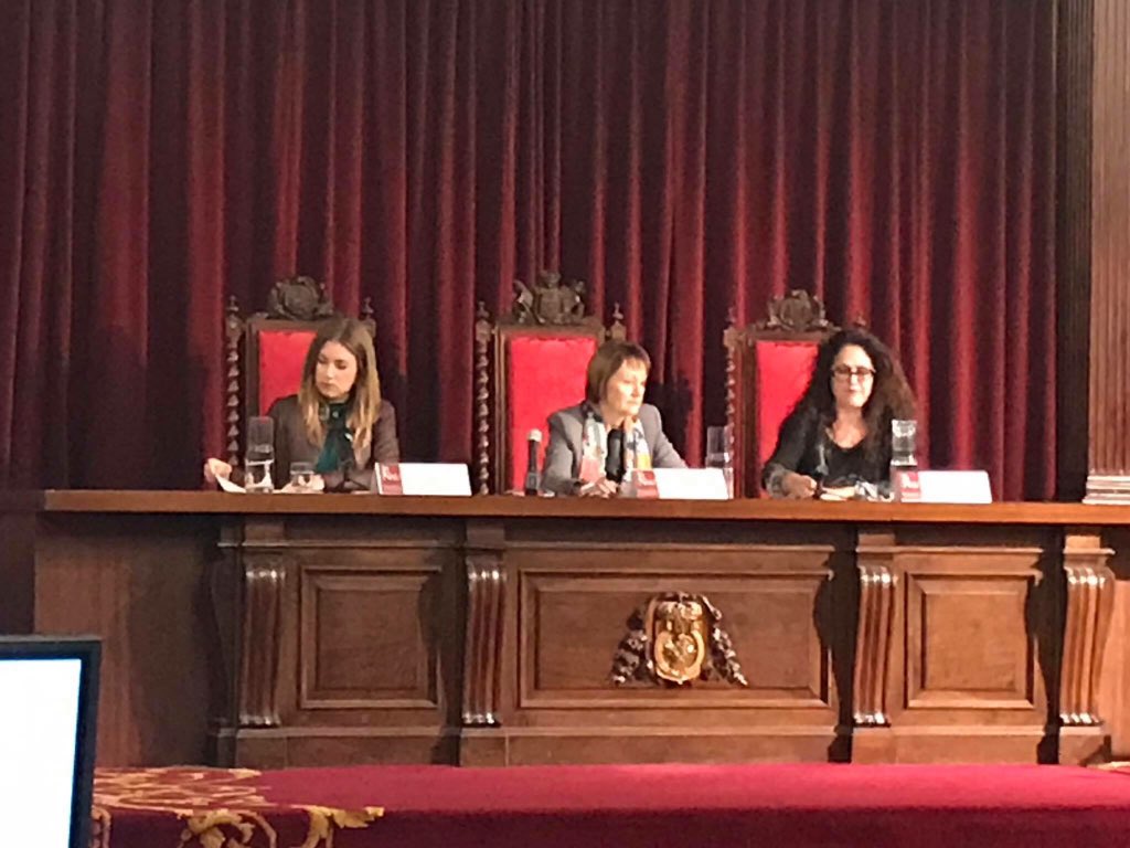 XarxaMujeres's tweet photo. Hoy hemos asistido a la Jornada “Intervención con hombres q ejercen VG como estrategia d prevención” ofrecida x #ProgramaContexto @UV_EG,cuya meta es hacer 1 sociedad libre d violencia,usando herramientas q permitan establecer relaciones d pareja saludables y basadas en l respeto https://t.co/Cp4Whb9yaD