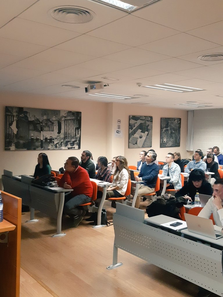 aulaCM's tweet photo. Todos atentos en la #ClaseActualizacion18 del #CursoGoogleAds para renovar las certificaciones y ponerse al día de todos los cambios en #SEM y #Display @JaviBalcazar 👌 https://t.co/f72TzlGIsd