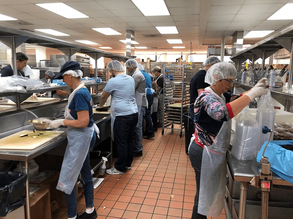 CLAFamilyLaw's tweet image. On 11/16 @CALawyersOrg #FamilyLawSection Executive Committee donated its time &amp;amp; energy at @ProjAngelFood. The org cooks &amp;amp; delivers over 500,000 nutritious meals each year, free of charge, to the homes of men, women, &amp;amp; children affected by life-threatening illnesses. Great time!