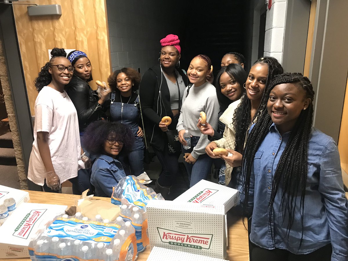 westlake_fca's tweet photo. Our #FCA #FridayMorningBibleStudy is a great hit with the #WHS students! We are growing by leaps and bounds! #OneWestlake @OuidaBee @westlakelions https://t.co/dpxrO9a10D