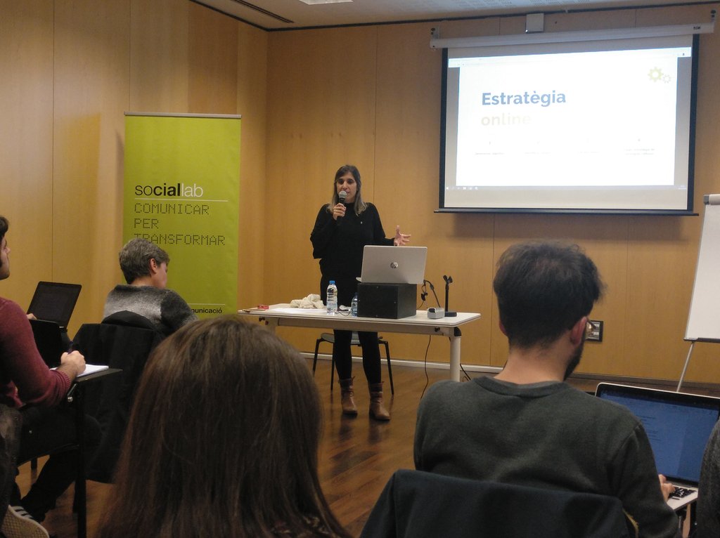 EuMuntane's tweet photo. Bons tallers de compartir recursos, experiències i reflexions a #ComunicarPerTransformar.
La #comunicació és un àmbit professional col·laborariu.
Gràcies @kpeiro @miestheriosa https://t.co/tzwUejecwS