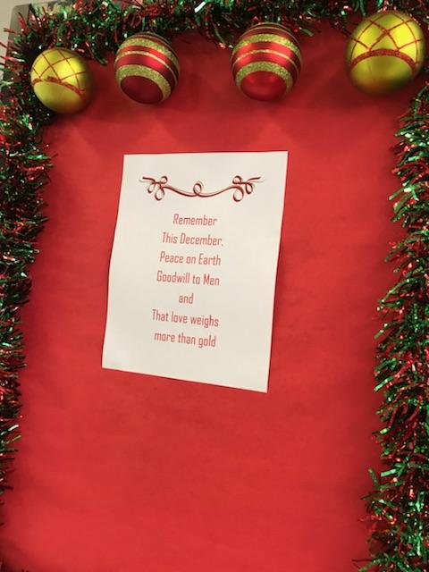 FUSDFoodService's tweet photo. Fontana middle school cafe is ready for the holidays! Served 414 students breakfast this morning! https://t.co/aHAl4CeRu0