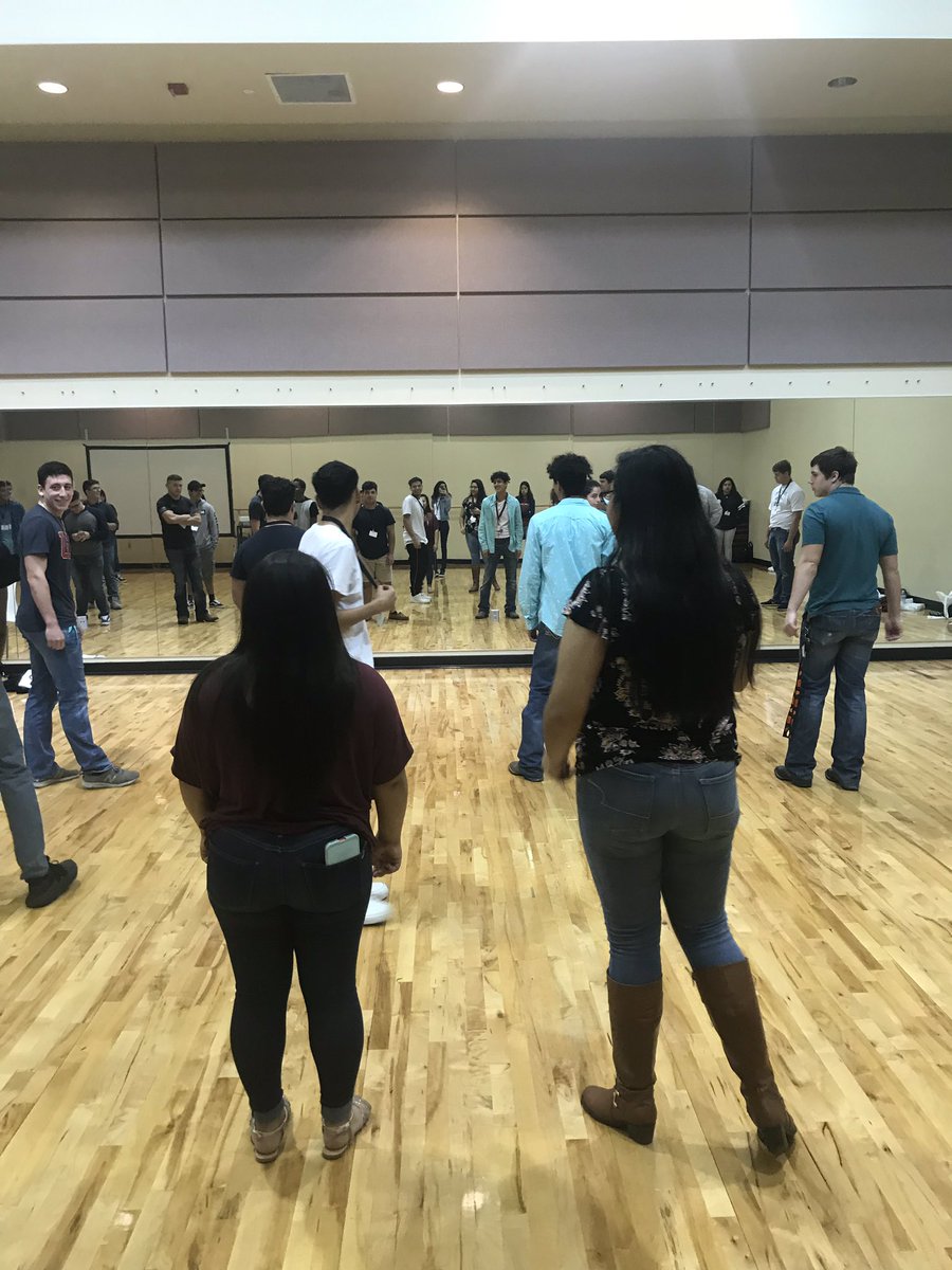 Adrriii18's tweet photo. #discoverpac spy me and Lindsay not having it in this dance studio 🤨 https://t.co/TKxej1c1TZ
