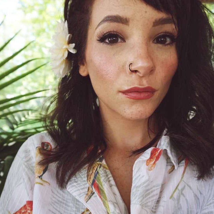 Tiki-fabulous Morgan (IG: <a href="/zosomorgan/">Morgan</a>) has us pining for warmer weather - a trip to Hawaii does not sound bad right about now. She's dolled up in HAN's blush + a sun-kissed glow.