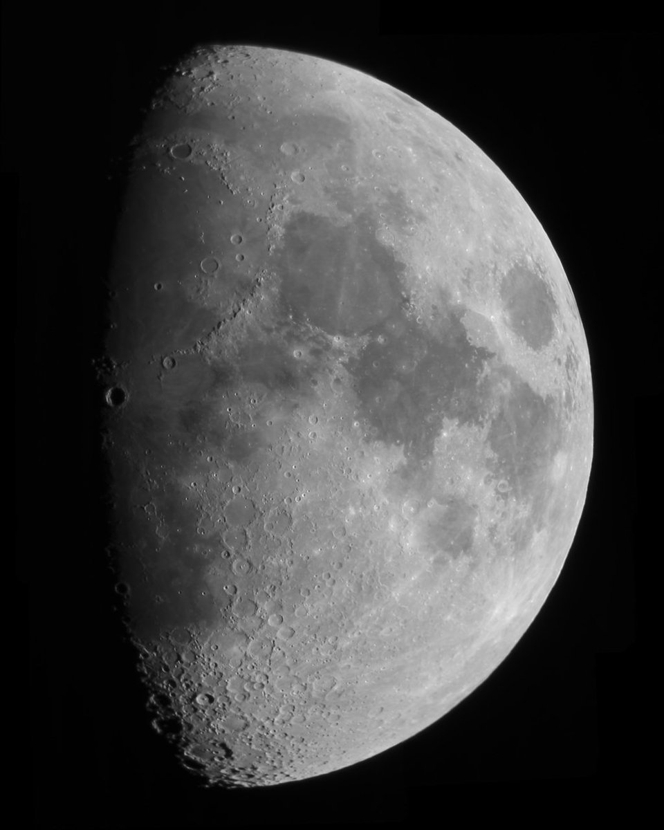 AstroAarschot's tweet photo. Nine day old waxing gibbous #Moon with good view of Montes Appennius and the crater Eratosthenes. #astrophotography @AstronomyNow https://t.co/092YFb8cha