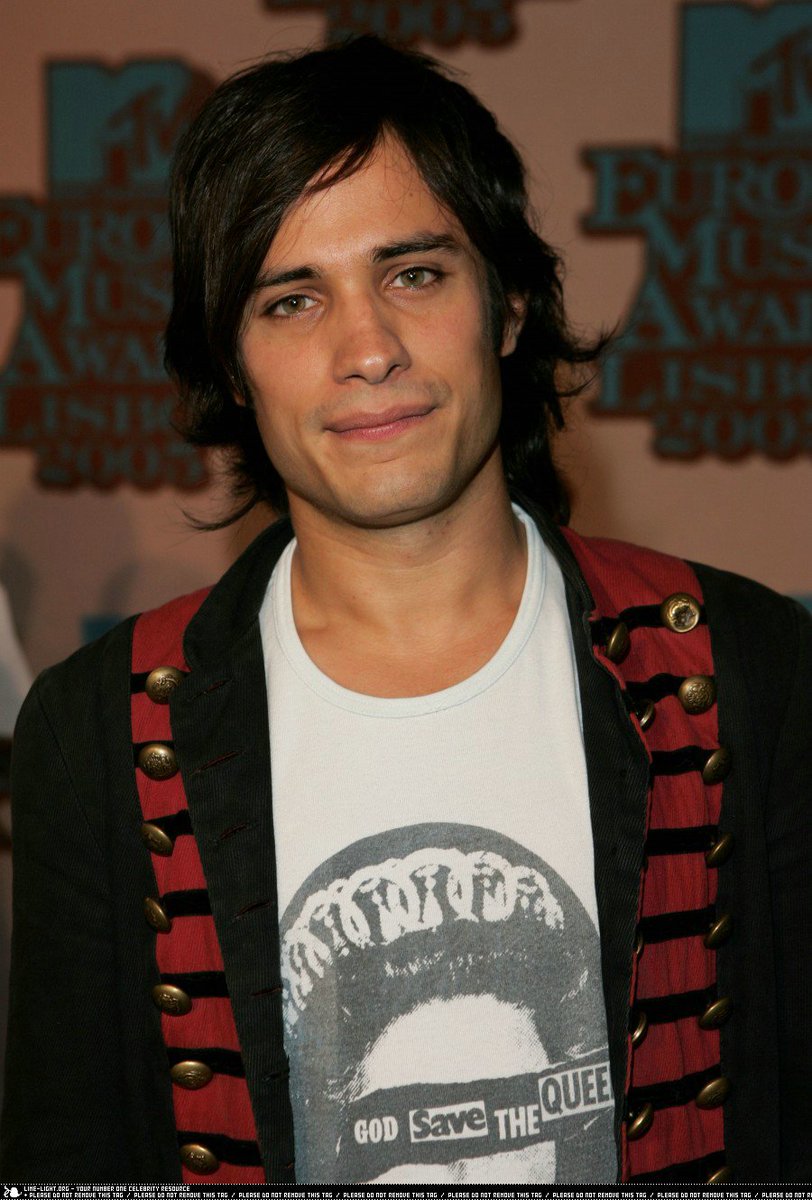 Omg HAPPY BDAY TO THIS MAN!!! GAEL GARCÍA BERNAL   