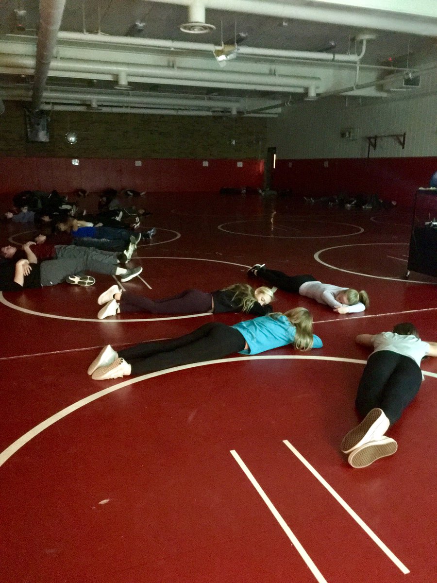 eswanson_sabers's tweet image. 8th graders using heart rate monitors to analyze their resting heart rate! #westmiddleschool #polarfit #technologyinpe