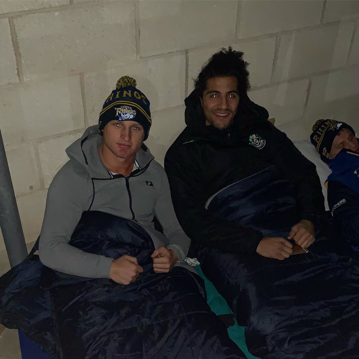 So glad we got to do the #leedsbigsleep last night to support @leedsrhinosfoundation @stgeorgescrypt @stgemmashospice not much sleeping happened ❄️ made me realise how lucky I am to be able to get into my own bed tonight