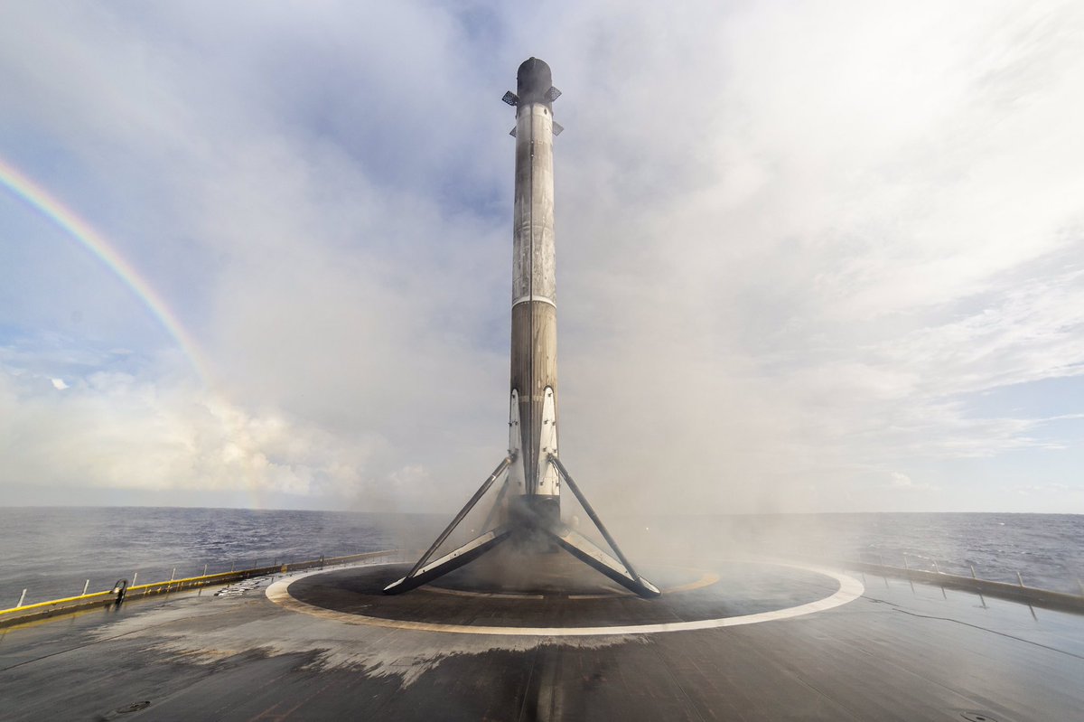 SpaceX начинает осваивать космические полеты человека (DtRQaMdV4AA0BZI)