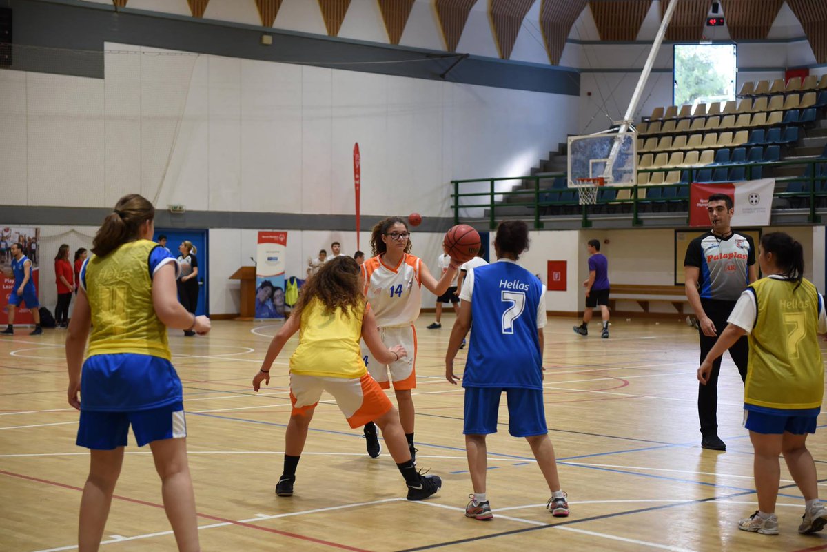 soeuropeeurasia's tweet photo. The power of the 'Play Unified. Learn Unified' project supported by @SNForg was on full display at the recent @SOHellas #EBW2018 celebrations. Athletes with and without intellectual disabilities took to the court to #PlayUnified with passion & determination! Photo: George Dass. https://t.co/j5EO7es8ur
