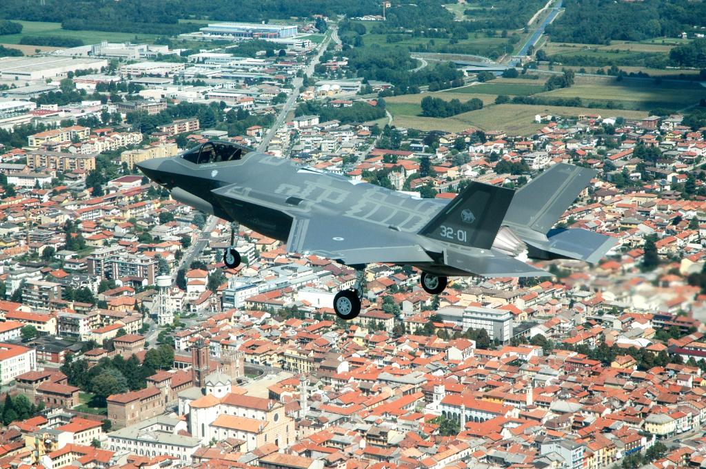 thef35's tweet photo. Congratulazioni! The @ItalianAirForce's F-35As are operations ready! With the declaration of Initial Operating Capability, Italy becomes the first European nation and international partner to declare IOC and certify readiness for allied operations. https://t.co/KqIcQxknQd