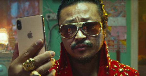 ShowNotesGuy's tweet image. Apple’s Group FaceTime Is the Tool of Kings in This Charming Ad Featuring Elvis Impersonators bit.ly/2KIjGoX