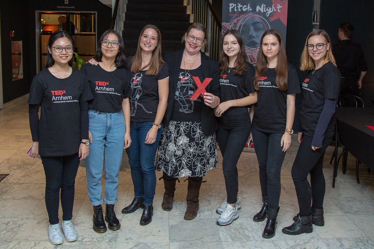 TEDxArnhem's tweet photo. We put some messages from hyperspace from you all about the 👆#SoundOfEncounters #PitchNight on our website! 
Go check them out 👉📡❌▶️ https://t.co/Rc7gSbEXUn And check out our dedicated team! 👆🐝👆🎖👆❌👆🥰👆🙏👆💋👆 https://t.co/FzCjphDv9V