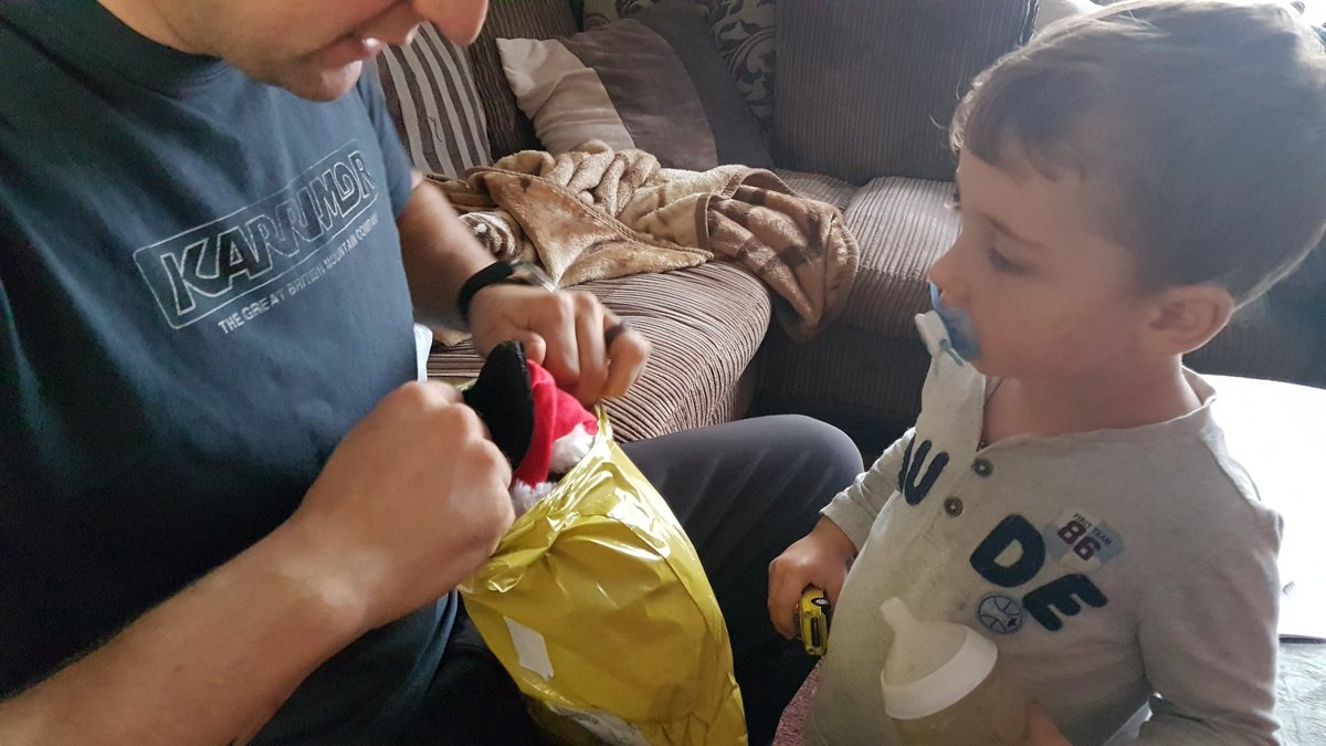 cheryll2439's tweet photo. Oh my goodness! Look what my lucky little star got in the post today ♡♡♡ thank you so much @shareastar & @disney @InKindDirect you have made this poorly boy a happy boy :-* It's his new fave ♡ #christmas #IKDisneyMagic #mickeymouseholidaytraditions https://t.co/wEi1by56xK