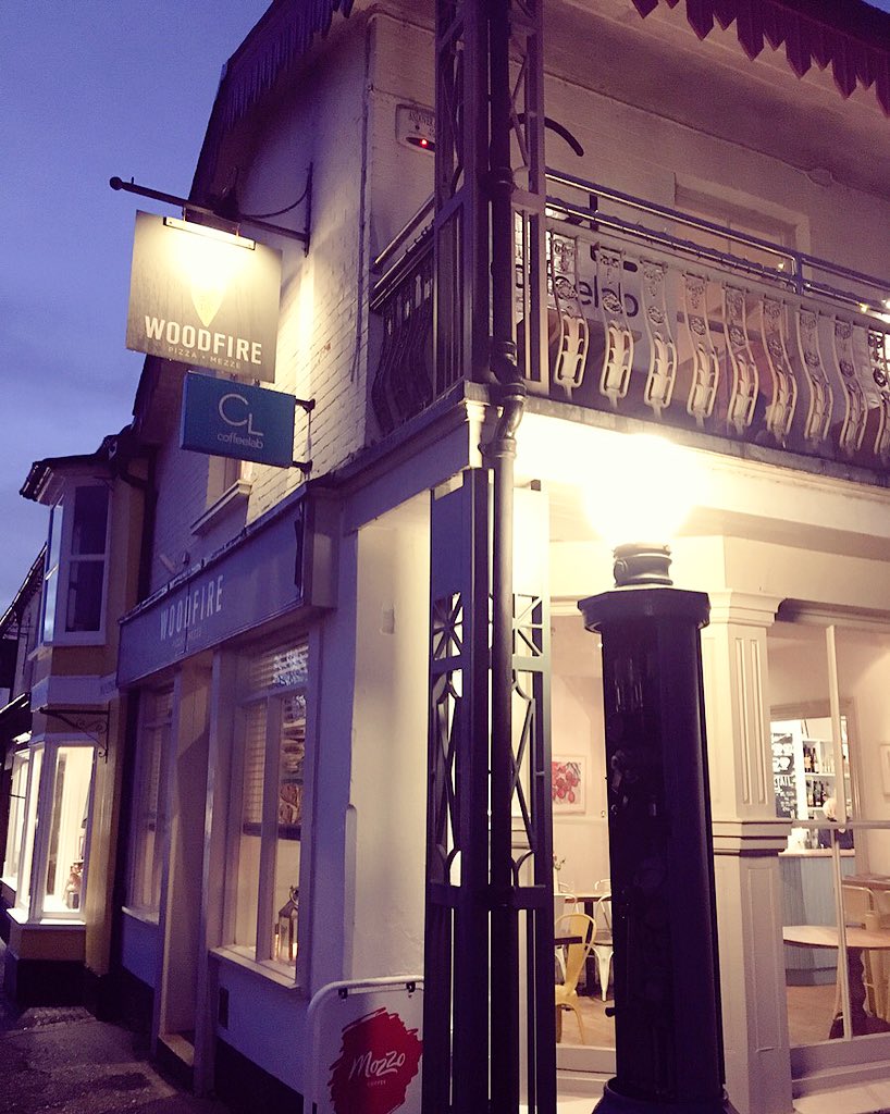 Join us #SmallBizSatUK -  festive carols outside. 🎄 lights 4.30pm #stockbridge be social &amp; shop local ✨