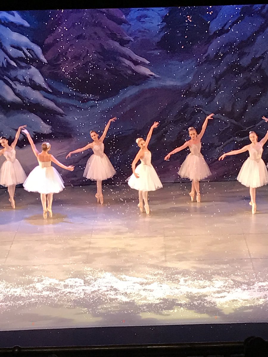 ATProdsChi's tweet photo. Ballet Chicago presents the magical #holiday tradition, The Nutcracker! It’s a gorgeous spectacle for the entire family, and runs 12/7-12/16! #ballet #christmas #balletchicago #thenutcracker #familyfun https://t.co/mgtYHiAF3X