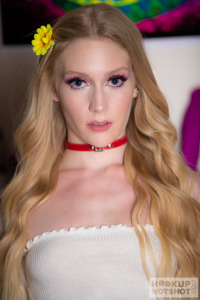 Hookuphotshot. Брайан гоззлинг. Bryan gozzling burzum. Дейзи купер hookup hotshot. Bryan gozzling burzum футболка.