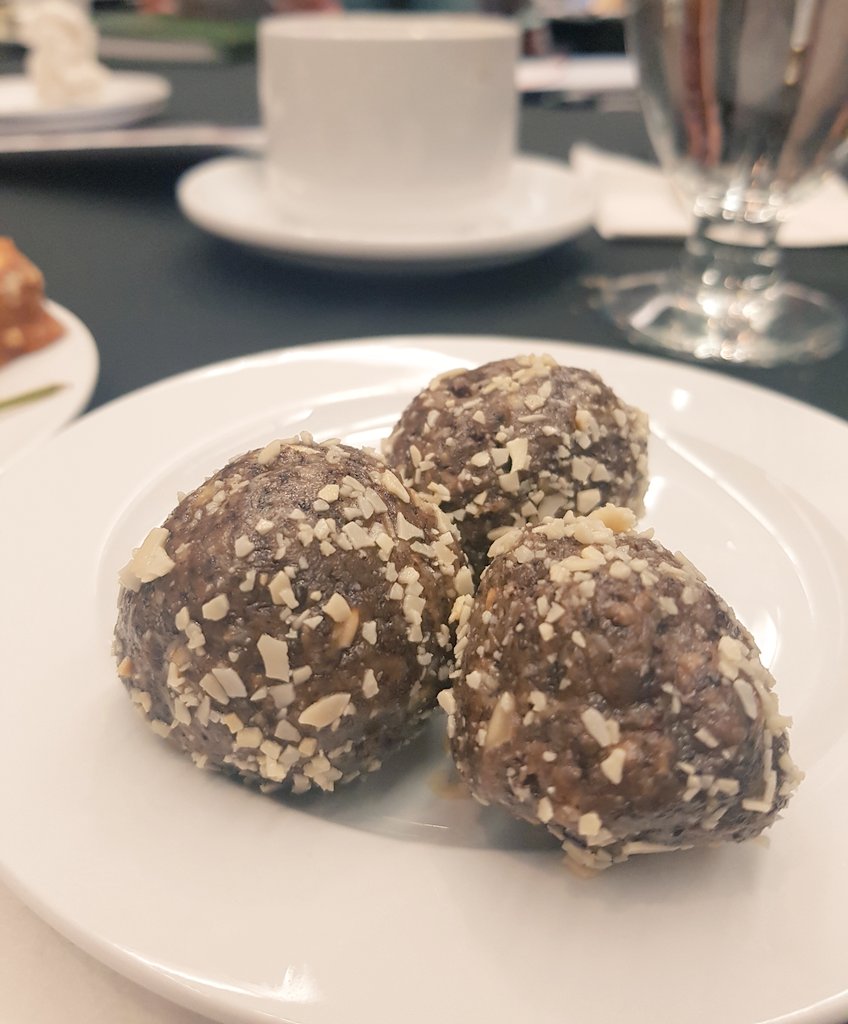 Andysaurus2's tweet photo. @OBrien_IPH
These coffee balls are amazing
#HealthBytesYYC #DigitalHealth #AI #BigData https://t.co/259jKgfCqn