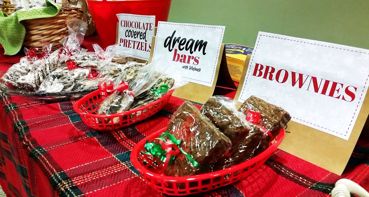 ewurunningstart's tweet photo. #RunningStartClub Bake Sale on NOW in Tawanka Commons! Grab some goodies before they're gone!
#RSatEWU #yum #cookiesneverhurt https://t.co/gmzsphiRHE