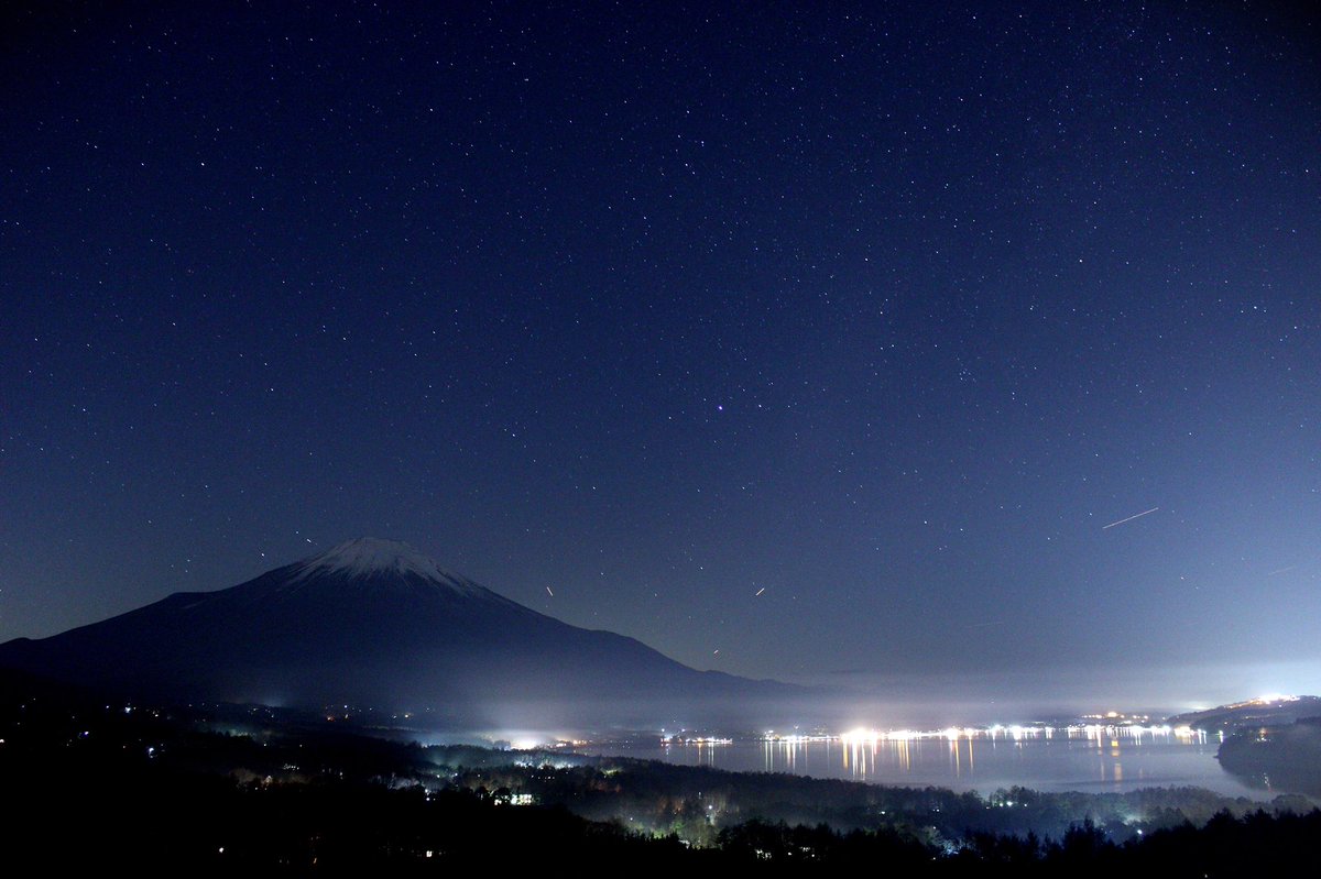 ts19980208's tweet photo. 山��湖パノラマ台から、一眼レフで撮ってみました。 https://t.co/mXG2IkfFu7