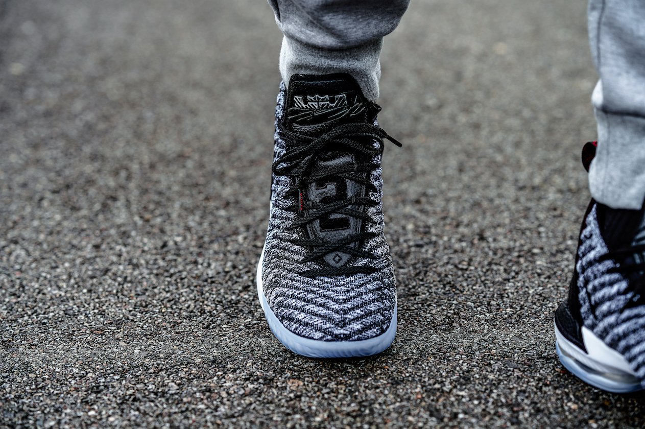 Nike lebron cheap xvi oreo
