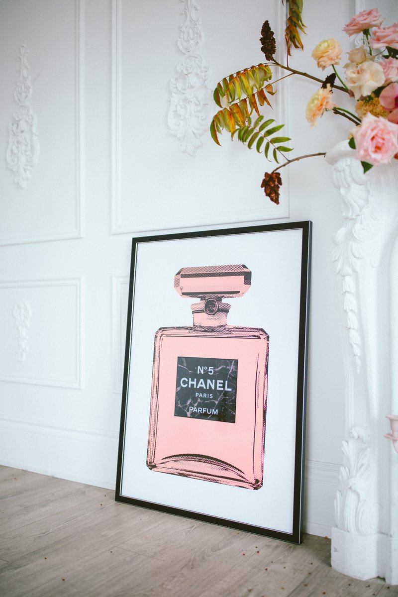 In case you missed it ✨ Discover our new limited-edition, hand-pulled silkscreen Chanel prints by UK artist Simon Freeborough: citizenatelier.com/shop/artists/s… #couture #styled #chanel #chanelart