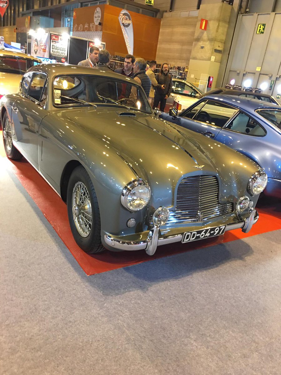 press_mkt's tweet photo. Hoy hemos asistido a #Retromovil, la feria más prestigiosa de coches antiguos en #Madrid ⏪🚗
Aquí os dejamos algunos de los coches más destacables de la exposición #ifema 😍👍 #cochesantiguos #retromarketing https://t.co/6DBlvLyaKo