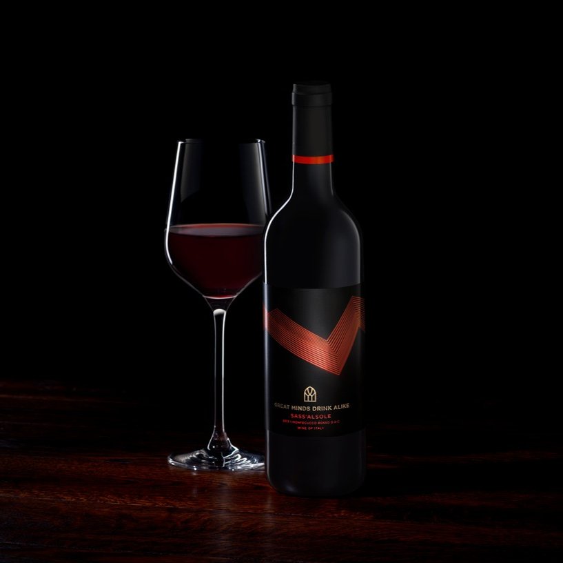 Introducing the next wine in our Great Minds Drink A Like Collection: Sass'Alsole by Tenuta Tondina is a medium bodied wine with aromas of cigar box, leather and spice!
-
#chapeldown #greatminds #wine #bar #newrelease #wineoclock #gmda #weekend #friyay