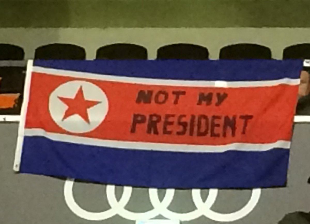 Oha. Nordkorea-Fahne im Audi Dome. Samt Botschaft. Ein Protest gegen Kim Jong Uli? #Hoeneß #FCBJHV @SPIEGELONLINE