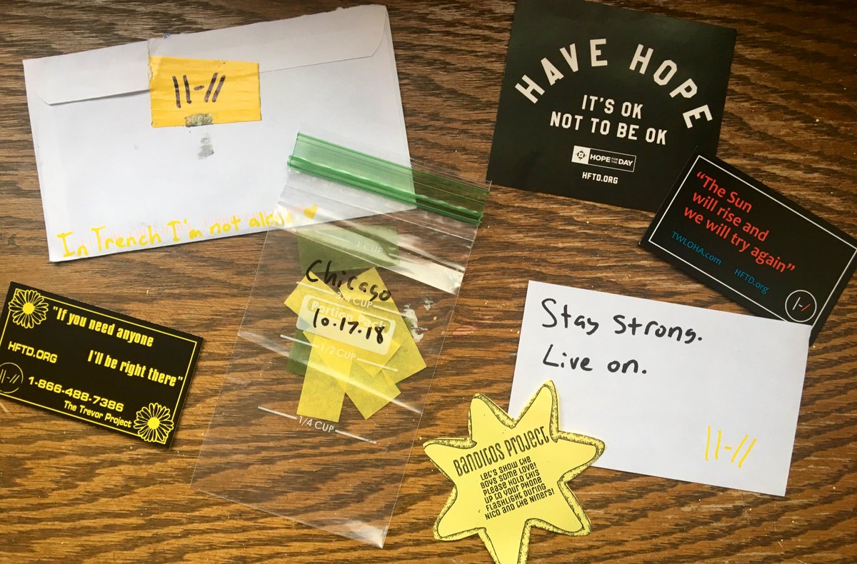 hesitantallien_'s tweet photo. I got my confetti today!! @CliqueConfetti thank you SO much this means a lot to me since I was too high up in the seats to get my own confetti when I saw them. This absolutely made my entire week!! https://t.co/blxHlNkrUV