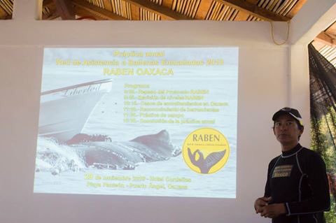 raulsinobas's tweet photo. Inicia práctica anual 2018 en #PuertoÁngel, la Red de Asistencia a Ballenas Enmalladas #RABEN en #HotelCordelias con #TerraConservaciónyDesarrolloSC, #CMT, #YubartaEcoturismo, #CPLH, @UMAR_SUNEO
REPORTES enmallamiento de ballenas: Capitanía de Puerto y a 9585870488 y 9585870849. https://t.co/fojjtYBUkb