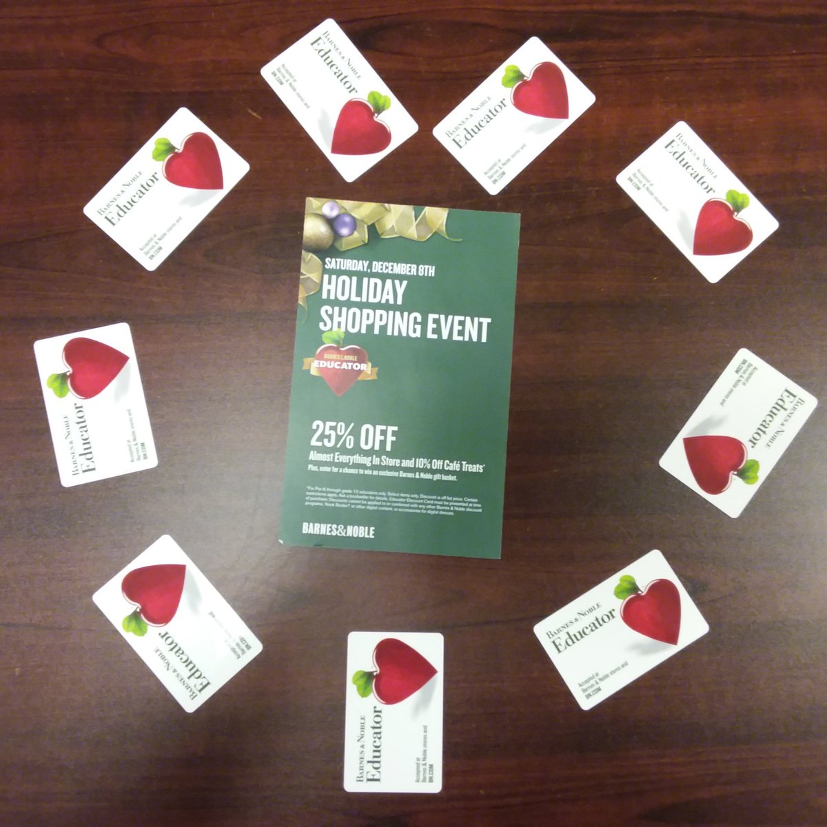 Educators! Join us Saturday December 8th for our Educator Holiday Shopping Event, where you will receive 25% off your purchase AND 10% off in Café with your Educator card! Don't miss out on this great opportunity 🤗📚🎉