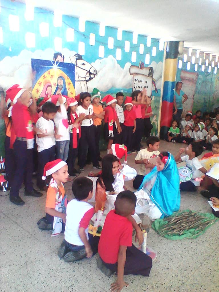 NohemiR5665's tweet photo. #Caroni  Cierre de Proyectos Parrandones Muestra de PTMS Actos Culturales en la UEB Dr José Angel Ruiz @NicolasMaduro @psuvaristobulo  @MPPEDUCACION @sheieduc @RosangelaOrozco @gtorodelara @JauaMiranda @SaIaBolivar https://t.co/75sfNuPQm8