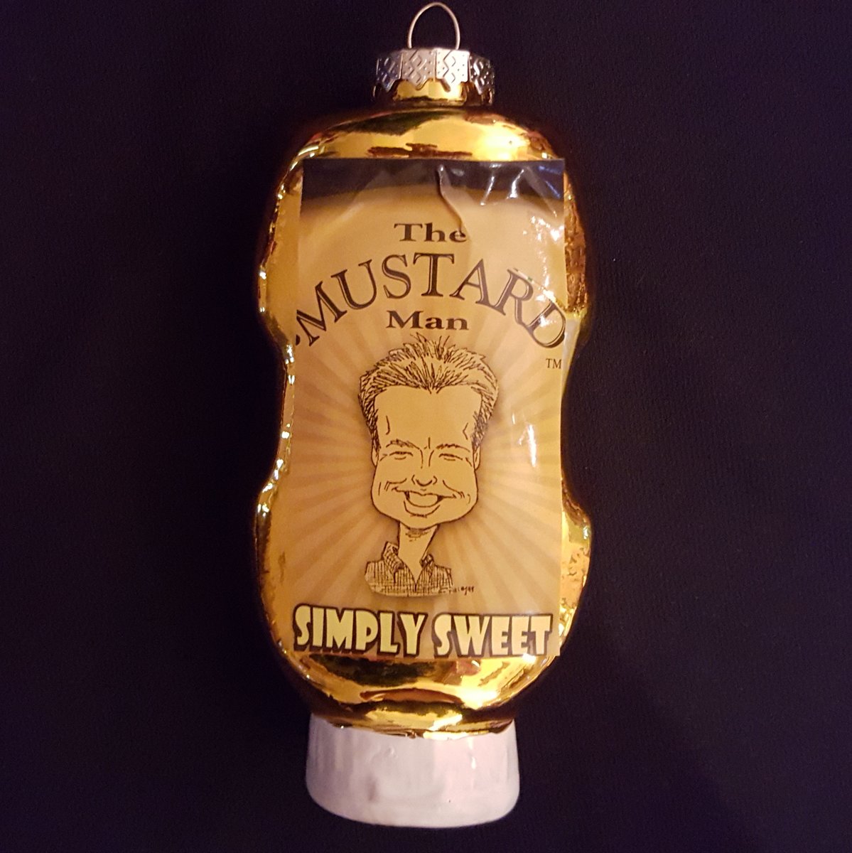 TheMustardMan1's tweet photo. Getting into the Christmas spirit is easier than watching a Hallmark movie at the Christkindlmart in Hamilton Oh. Tim is there all weekend so you can taste the mustard. #GetYourMustardOn after work from 4-6 today. https://t.co/DHSAxTJeWk