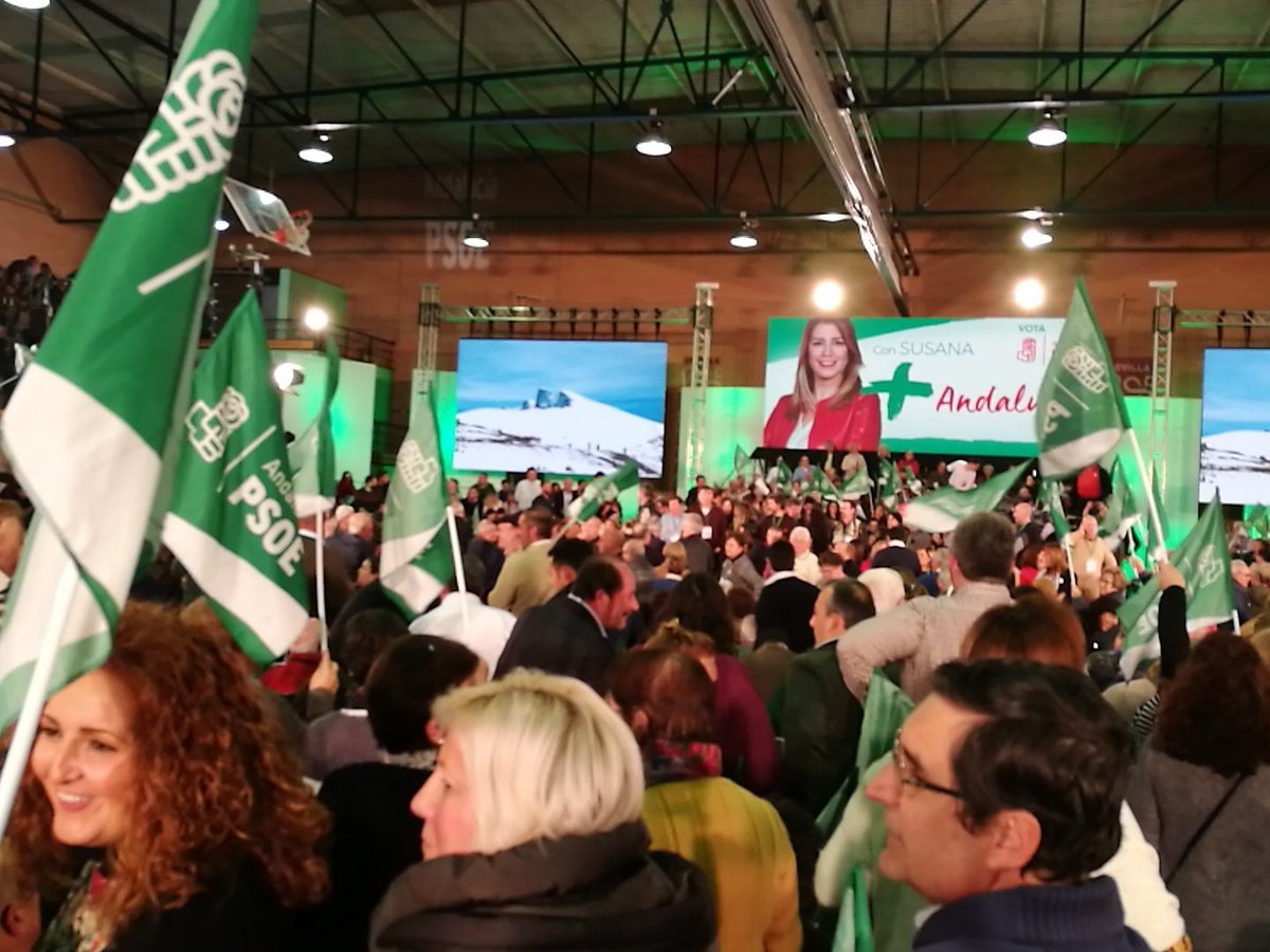 PSOE_Macarena's tweet photo. A punto de iniciarse el mitin socialista en Sevilla @psoedeandalucia @susanadiaz #ConSusanaMásAndalucía #VotaSusana #VotaPSOE https://t.co/WLmcRskfW0