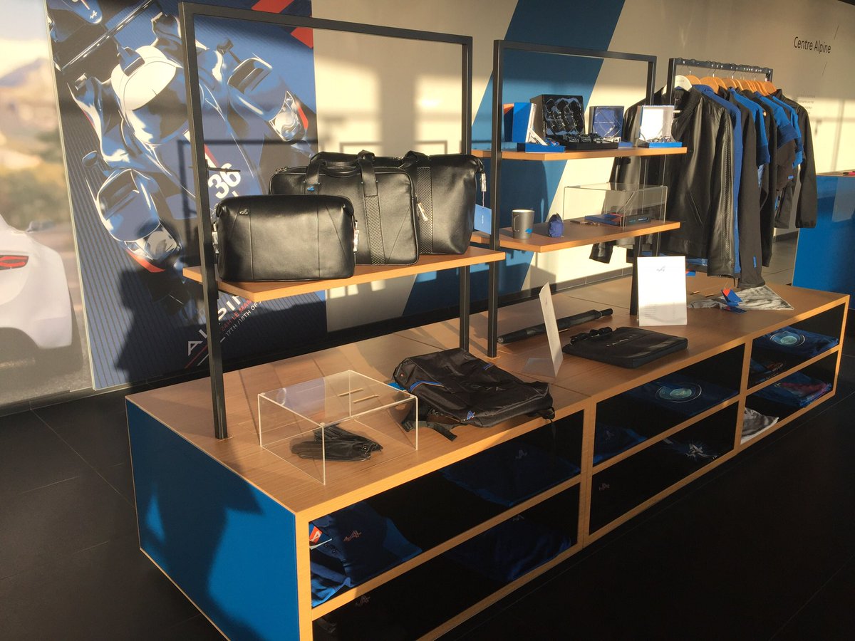 AnsquerSandra's tweet photo. Visite réseau au Centre #Alpine Lille aujourd’hui, sous le soleil ☀️ 
#AlpineCars
#AlpineA110
@erphelin https://t.co/PNOR74kXD6