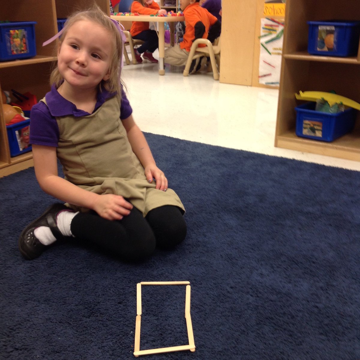 SarahFarmerPreK's tweet photo. One of my pre-k students manipulated the craft sticks to make a rectangle. She then stated, "rectangles have 4 corners!"   @JCPSEARLY @FarmerDragons https://t.co/7QtwKvG32E