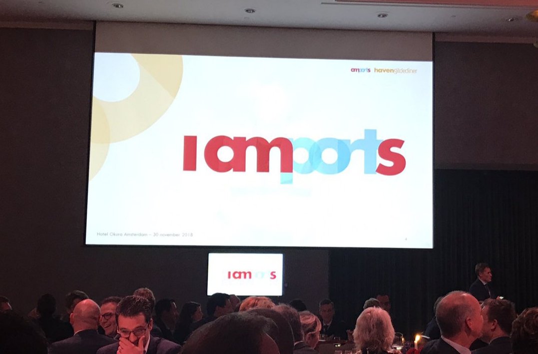 serverloos's tweet image. Bam! #Havengilde zet even snoeihard de lokale politiek op haar nummer. Meer samenwerking, slimmer duurzaam en natuurlijk de beste IT oplossingen die de mooiste bedrijven hier @Amports met elkaar verbinden. #WinSys aanwezig #Havengildediner @AmsterdamNL @OVIJmond @oram_amsterdam