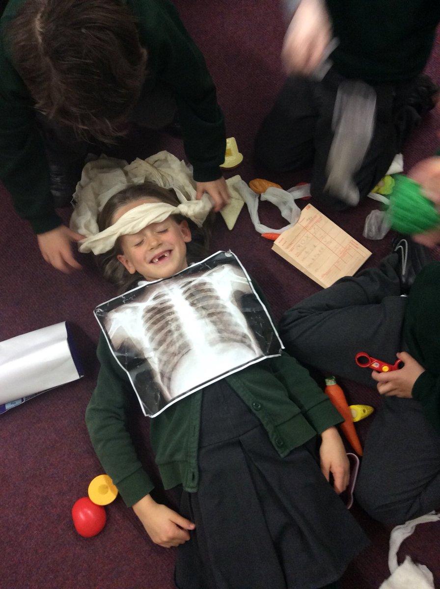 PineClass_RE's tweet image. We took good care of our patients by dressing their wounds and giving them a healthy diet.