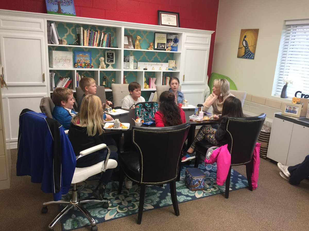 aublyn34's tweet photo. Principal Talk went so well today! 🦁💙 #MGELittlelions https://t.co/QUDJI63Qhu