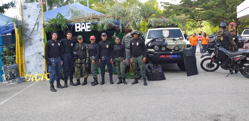 Exhibición de Brigada de Acciones Especiales (BAE), extraordinario el trabajo de nuestros estudiantes de Investigación Penal <a href="/UnesCarabobo/">UNESCarabobo</a> la "1era EXPO-CRIMINALISTICA UNES CARABOBO 2018". <a href="/UniversidadUNES/">UNES</a> <a href="/CicpcAcademia/">Academia Cicpc Carabobo</a> <a href="/gralcacioppo/">Giuseppe Cacioppo</a>