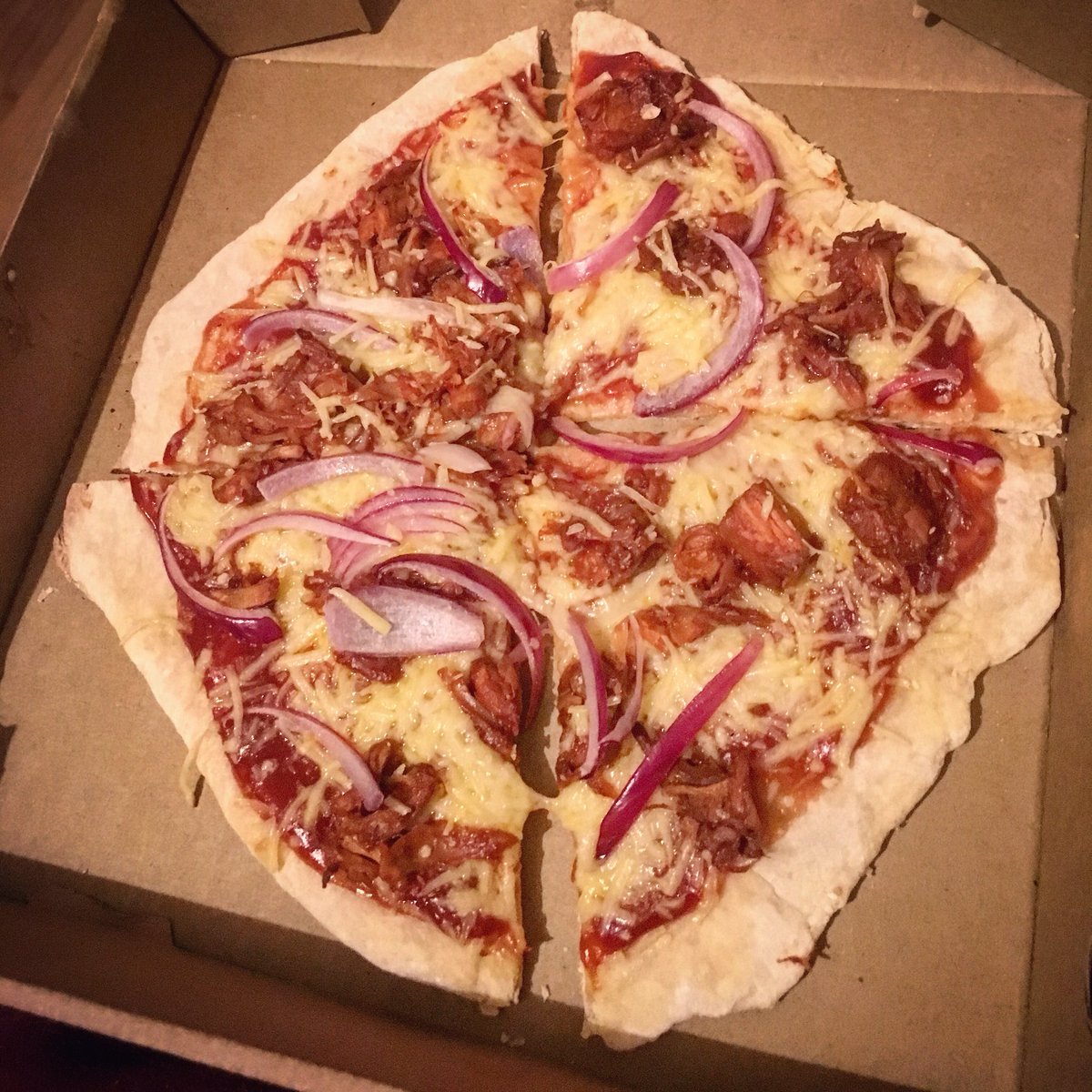 pizza so good you’ll forget it’s 100% #vegan 🌱 
be one of the first to try our brand new homemade, freshly prepared pizzas at the Christmas market in #Ruthin this saturday🎄 
#northwales