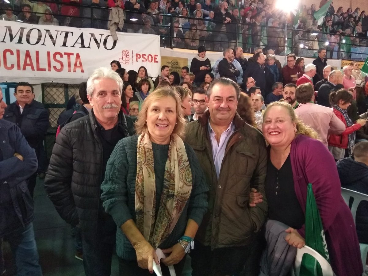 PSOE_Macarena's tweet photo. Compañer@s de la agrupación local Macarena en el mitin con nuestra candidata @susanadiaz #ConSusanaMásAndalucía #VotaSusana #VotaSusanaDíaz https://t.co/YORnav5SVg