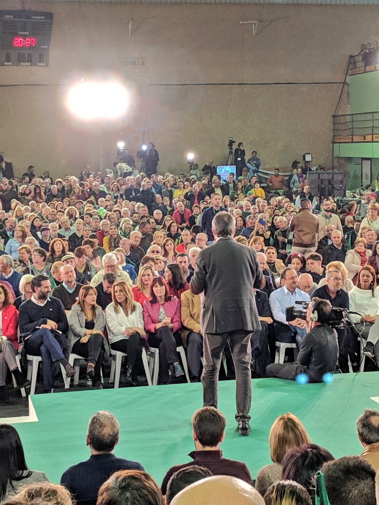 antoniopradasjr's tweet photo. Empezamos el #CierreDeCampaña en #PinoMontano @JuanEspadasSVQ: a la derecha le sentó muy mal perder el gobierno, pero la corrupción fue quien les echó. #VotaPSOE #ConSusanaMásAndalucía #VotaSusana https://t.co/Tf5Iikf76t