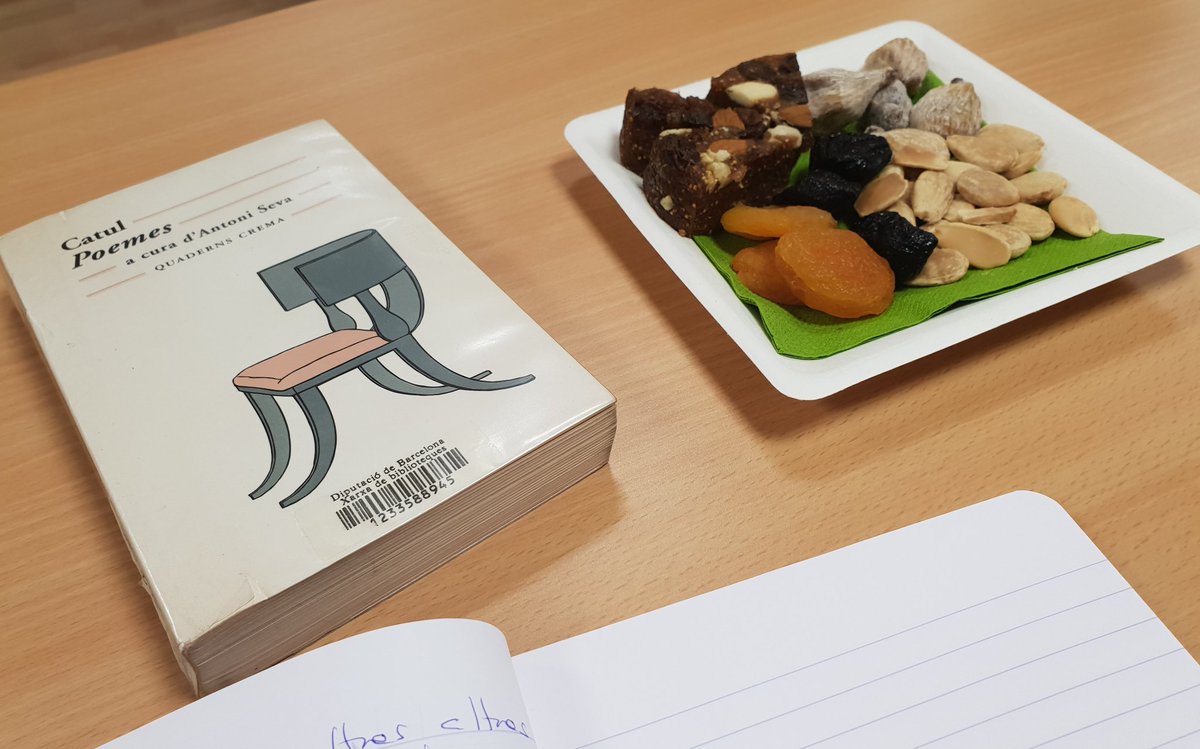 mpilar11's tweet photo. Poder escoltar la @mmirovi és sempre un gran plaer. Les cloendes que ens prepara l'@EsterMatali, tot un encert. Cloenda de la lectura de #Catul. @quellegeixes @lletres https://t.co/LWatZiT916